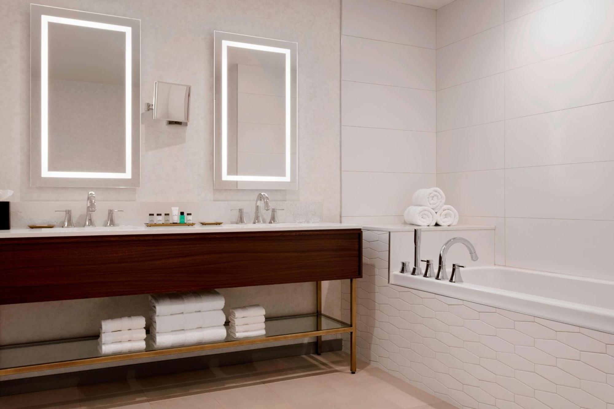 Sheraton Saint-Hyacinthe Hotel Экстерьер фото